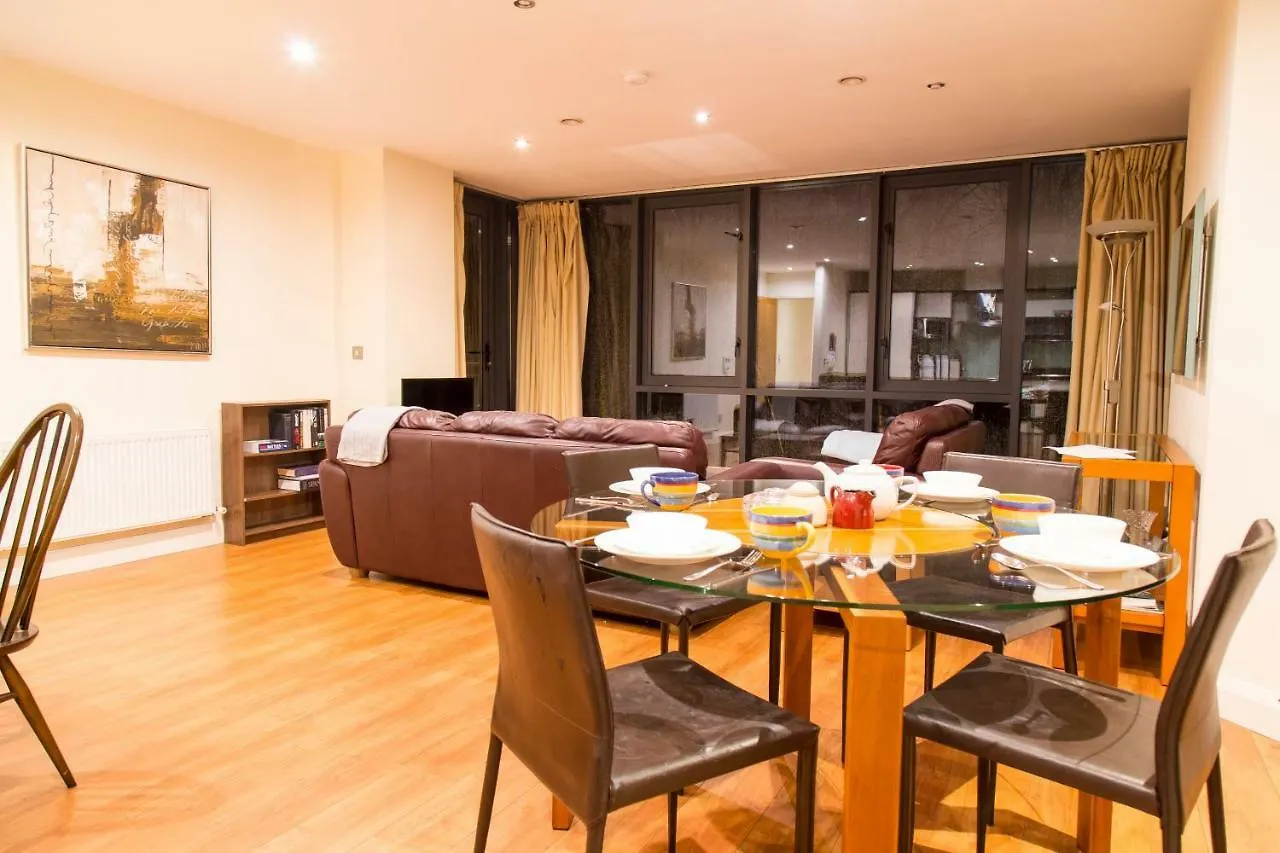 Spacous Dublin Escape 3Br Ensuited Free Parking 0*,  Irland